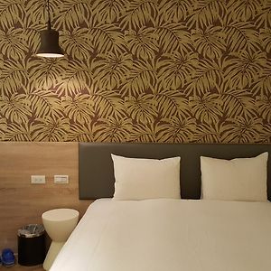Queens Hotel II